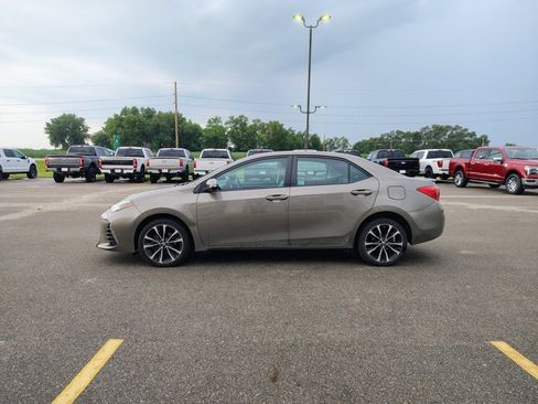 Used 2019 Toyota Corolla SE w/ Carpet Mat Package (TMS) FWD image 4