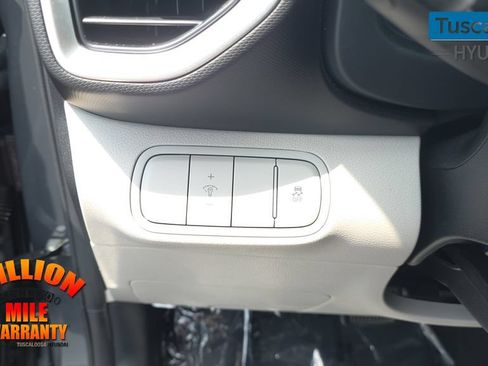 Used 2023 Hyundai Venue SEL FWD image 14