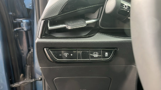 Used 2023 Kia Niro EX Touring FWD image 8