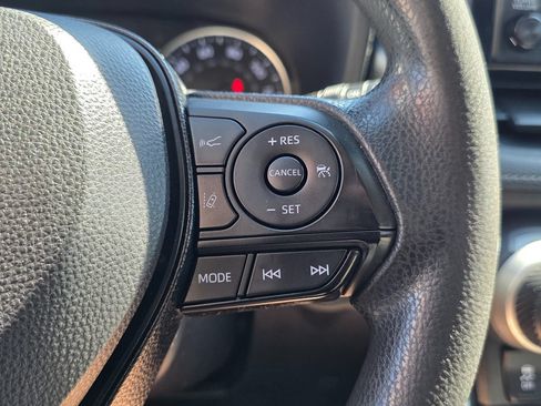 Used 2019 Toyota RAV4 XLE FWD image 33