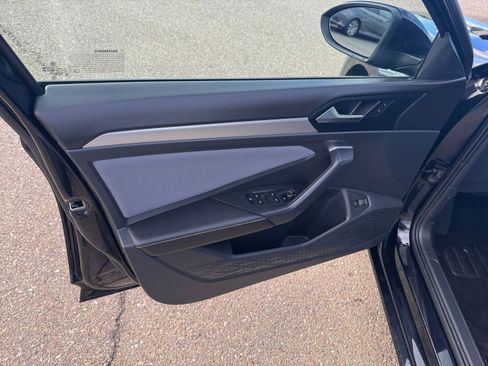 Used 2025 Volkswagen Jetta SE image 20