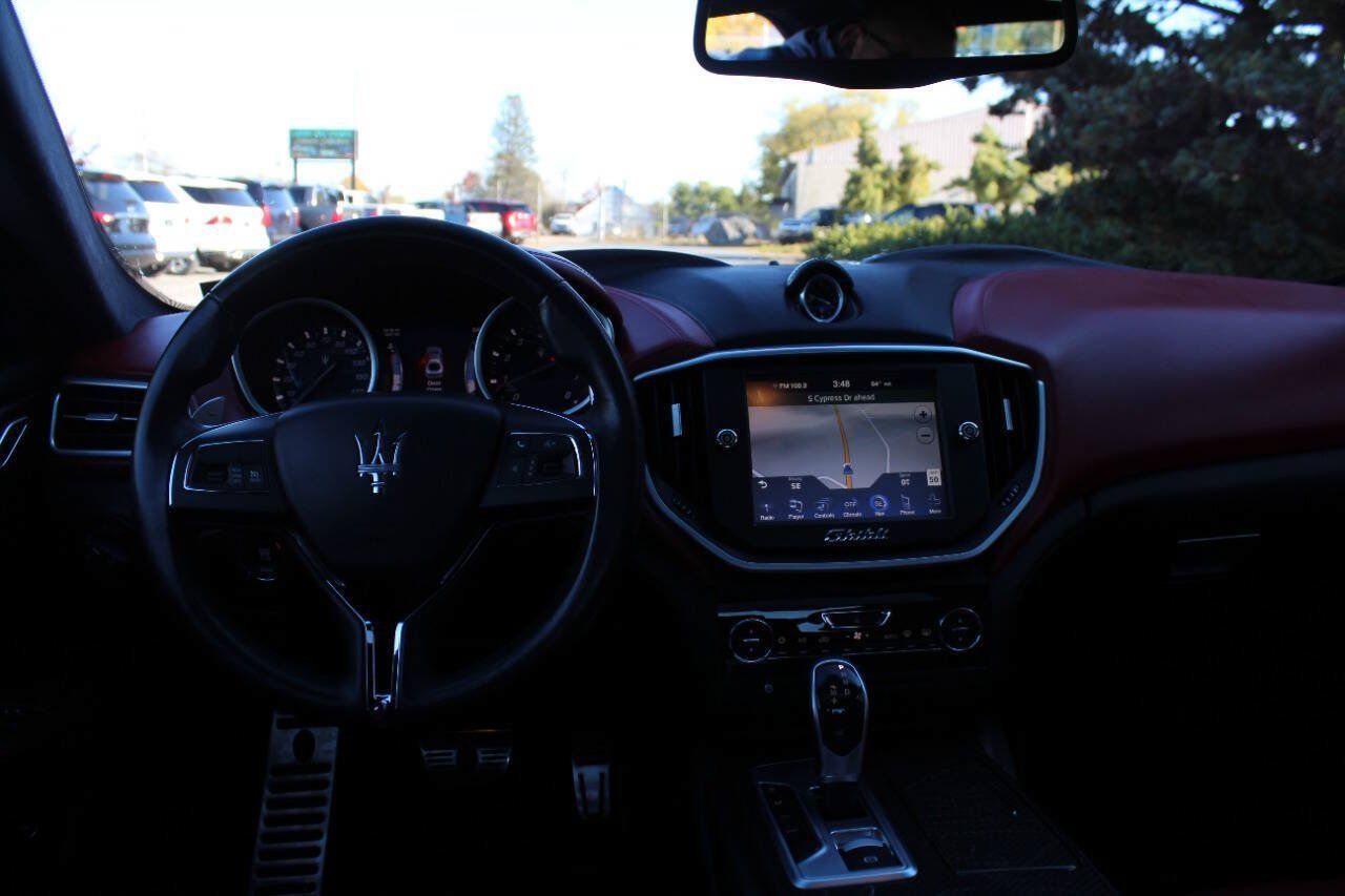 Used 2015 Maserati Ghibli S Q4 AWD/4WD image 21