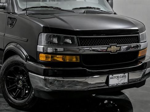 Used 2023 Chevrolet Express 2500 Extended RWD image 2