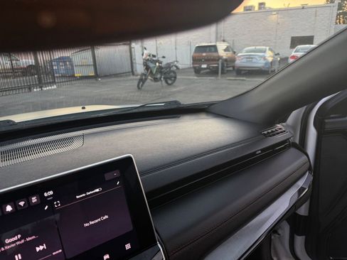 Used 2025 Jeep Compass Trailhawk image 38