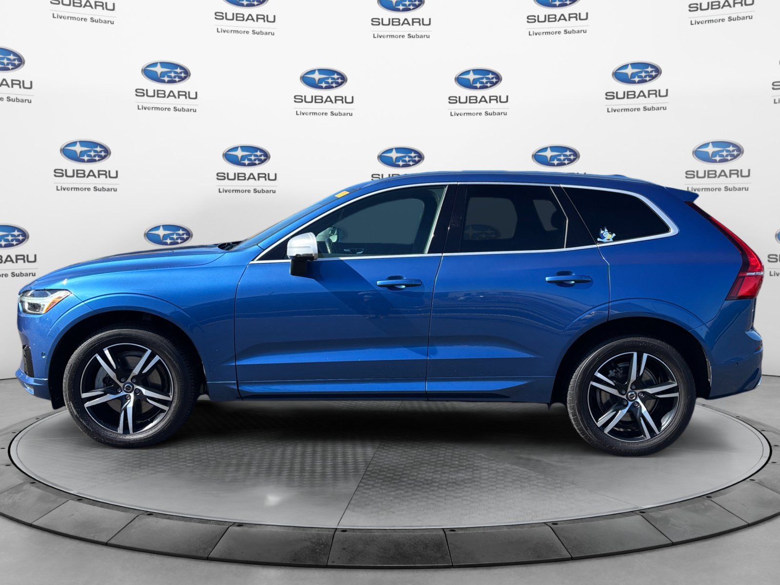 Used 2018 Volvo XC60 T6 R-Design w/ Convenience Package AWD/4WD image 3