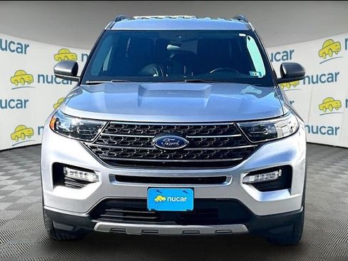 Used 2023 Ford Explorer XLT w/ Equipment Group 202A AWD/4WD image 3