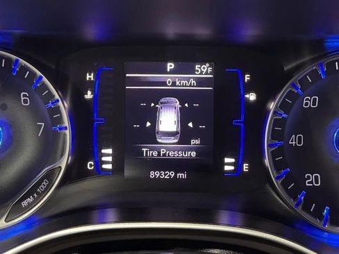 Used 2017 Chrysler Pacifica LX image 12