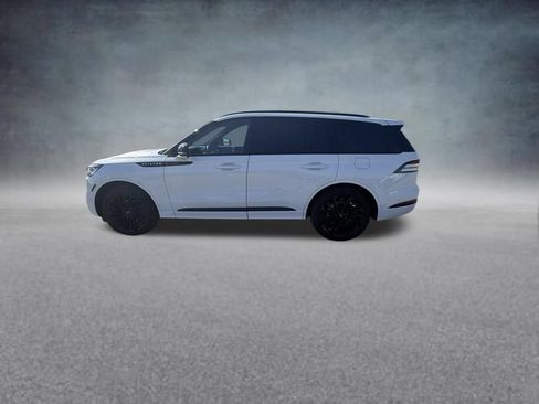 Used 2023 Lincoln Aviator Reserve w/ Equipment Group 201A AWD/4WD image 2