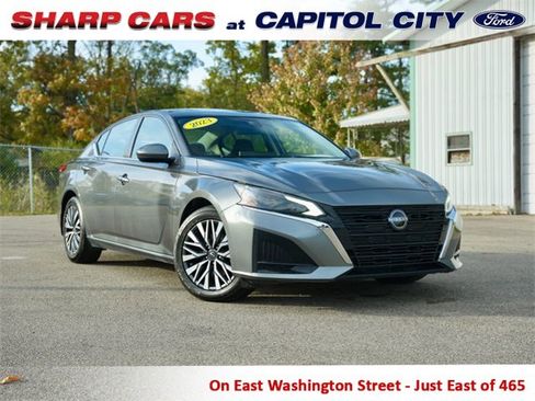 Used 2023 Nissan Altima 2.5 SV w/ SV Premium Package image 1