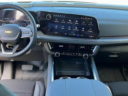 New 2026 Chevrolet Suburban LS image 17