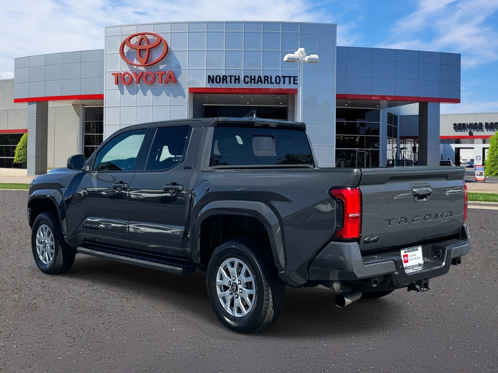 Used 2024 Toyota Tacoma SR5 AWD/4WD image 4