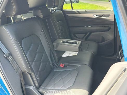 New 2026 Volkswagen Atlas Cross Sport SE FWD image 10