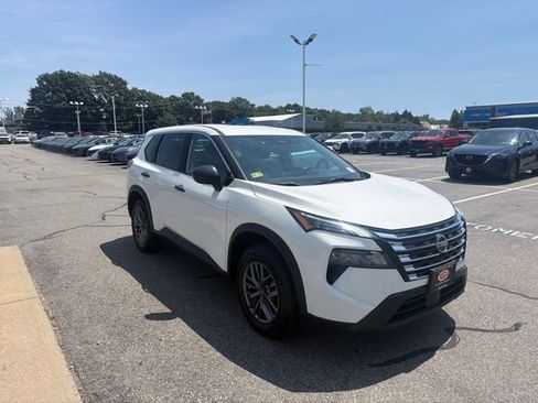 Used 2024 Nissan Rogue S AWD/4WD image 3