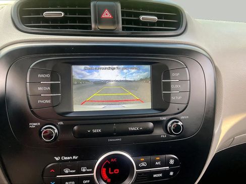 Used 2017 Kia Soul + FWD image 26