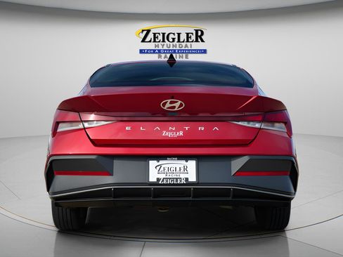 Certified 2024 Hyundai Elantra SEL FWD image 6
