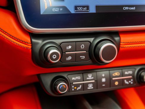 Certified 2019 Ferrari Portofino RWD image 29