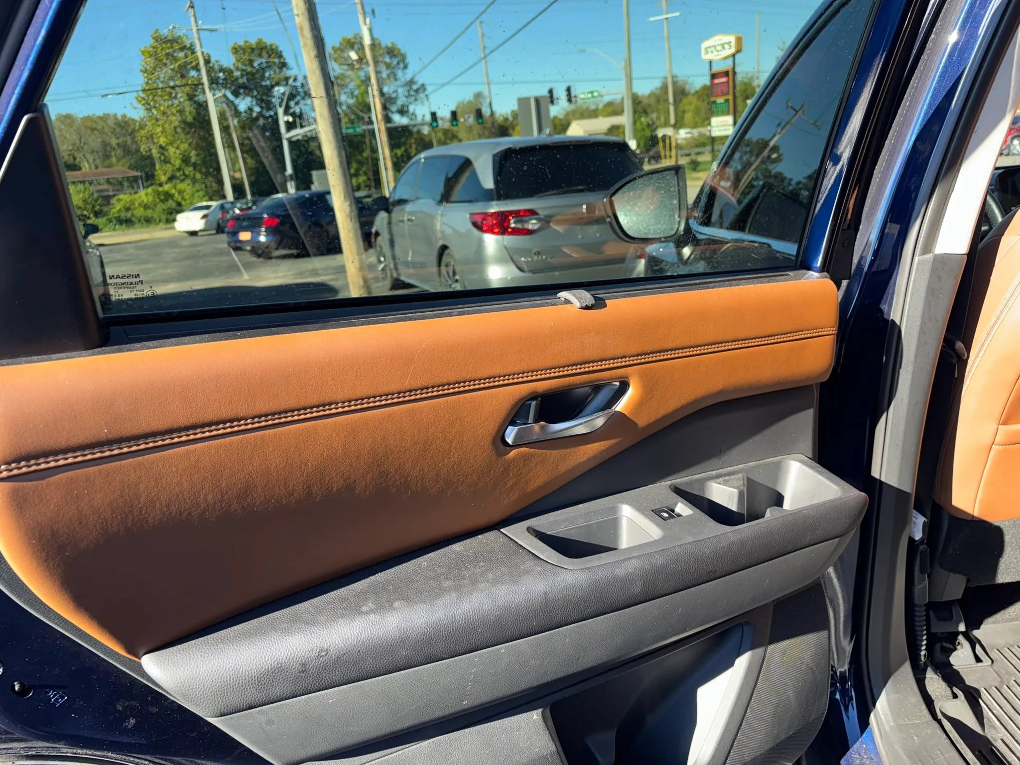 Used 2024 Nissan Pathfinder Platinum w/ Cargo Package FWD image 18