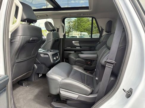 Used 2025 Ford Expedition Platinum AWD/4WD image 13