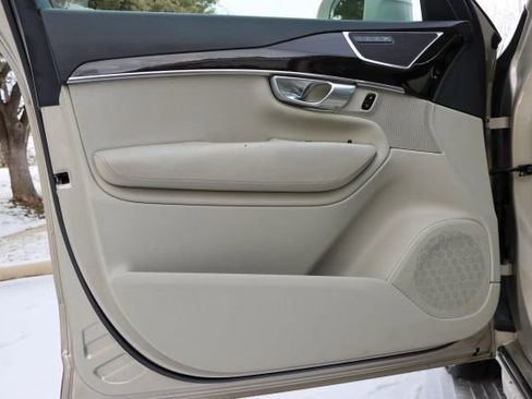 Used 2018 Volvo XC90 T6 Momentum w/ Convenience Package image 13