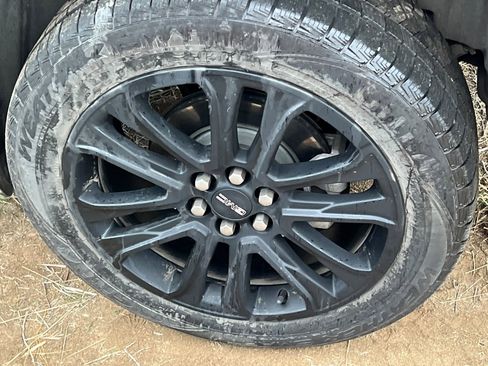 Used 2022 GMC Acadia SLE w/ Driver Convenience Package image 8