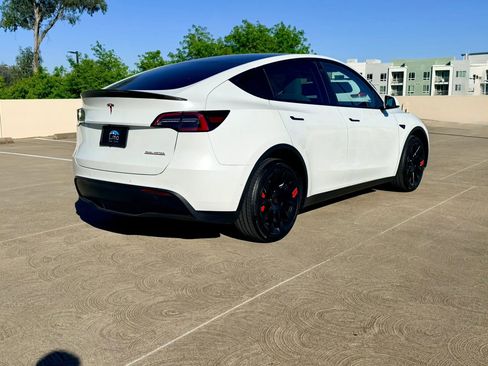 Used 2022 Tesla Model Y Long Range AWD/4WD image 7
