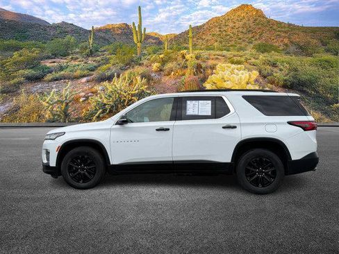 Used 2023 Chevrolet Traverse LT image 8