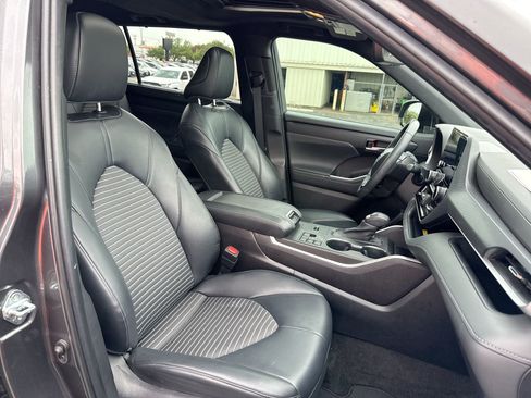 Used 2023 Toyota Highlander XSE image 26