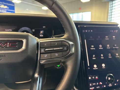 Used 2025 GMC Acadia Elevation image 17