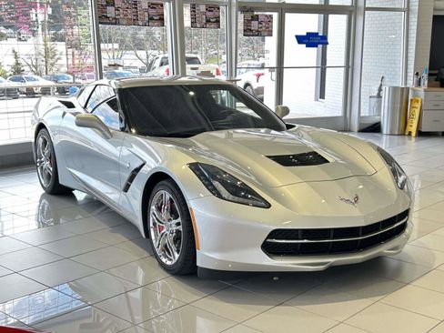 Used 2016 Chevrolet Corvette Stingray Coupe image 1