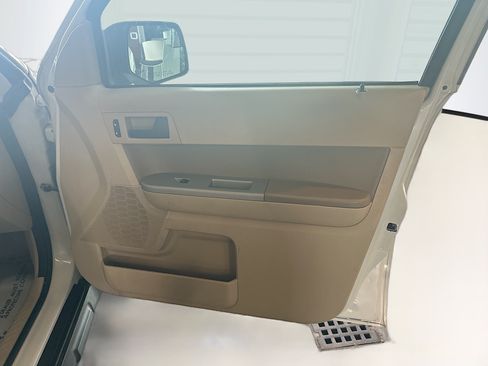 Used 2012 Ford Escape XLT AWD/4WD image 31