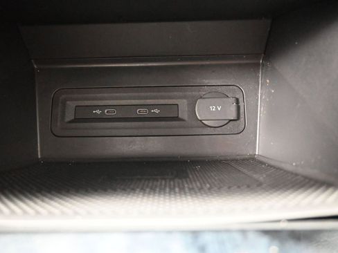 Used 2023 Volkswagen Atlas Cross Sport SE w/ Panoramic Sunroof Package image 4