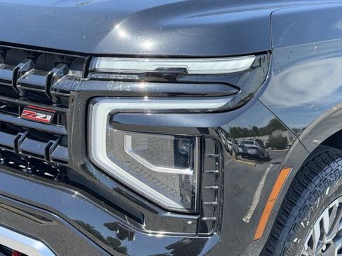 Used 2025 Chevrolet Suburban Z71 AWD/4WD image 28