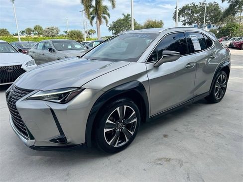 Used 2019 Lexus UX 200 image 3