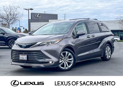 Used 2024 Toyota Sienna Platinum image 1