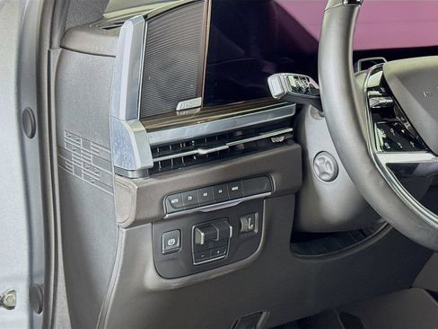 Certified 2025 Cadillac Escalade Premium Luxury AWD/4WD image 8