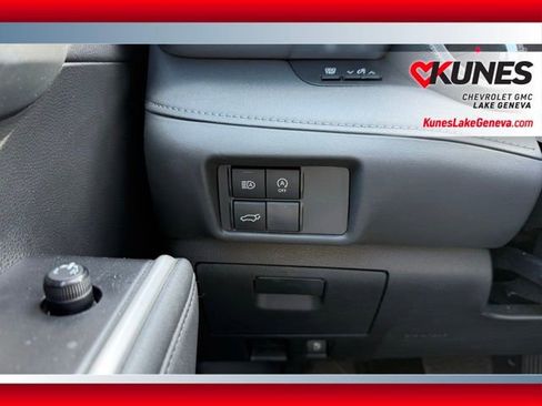 Used 2023 Toyota Highlander L image 36