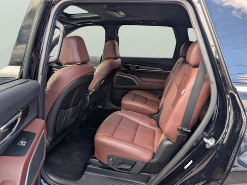 Used 2024 Kia Telluride EX w/ EX Captain's Chair Package image 30