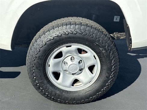 Used 2022 Toyota Tacoma SR image 30
