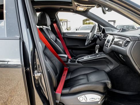Used 2018 Porsche Macan GTS AWD/4WD image 39
