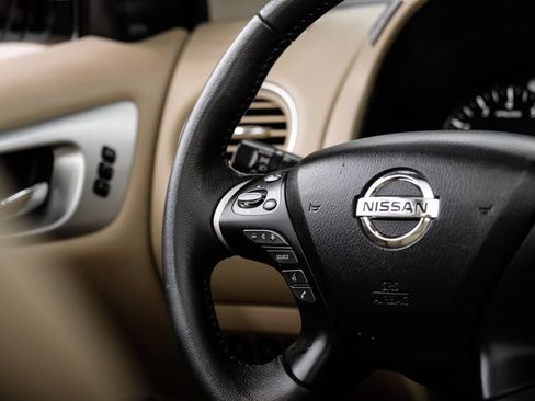 Used 2017 Nissan Pathfinder SL FWD image 19