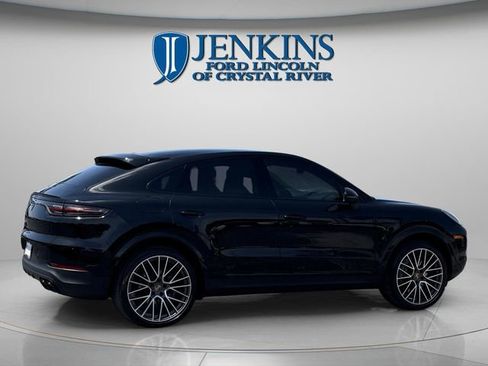 Used 2022 Porsche Cayenne Coupe AWD/4WD image 9