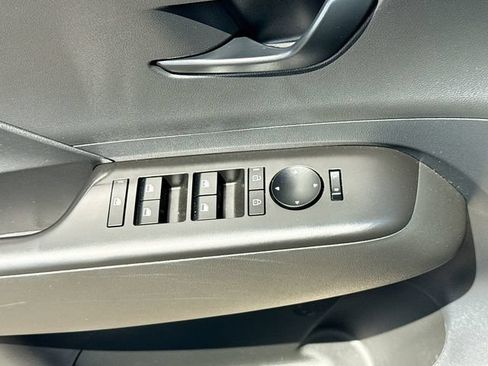 Used 2025 Hyundai Kona SEL FWD image 17