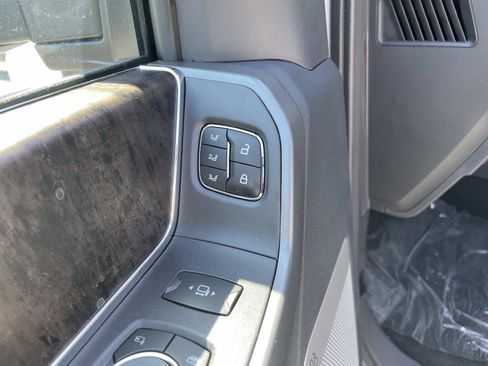 New 2026 Ford F250 Lariat w/ Chrome Package image 11