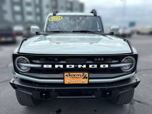 Used 2023 Ford Bronco Outer Banks w/ Sasquatch Package AWD/4WD image 8