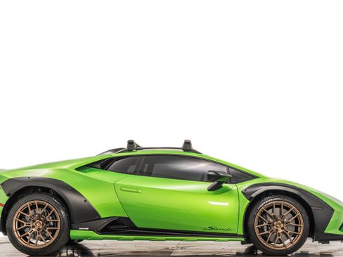 Used 2024 Lamborghini Huracan Sterrato image 2