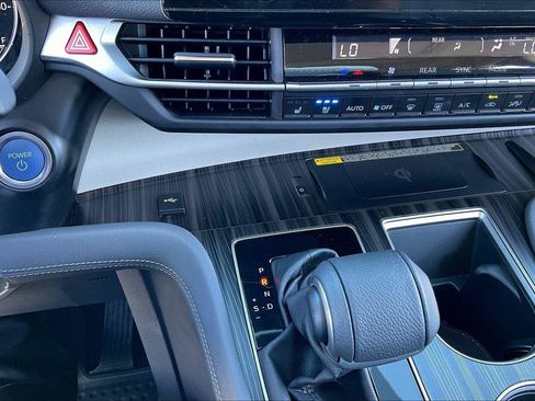 Certified 2024 Toyota Sienna Limited image 31