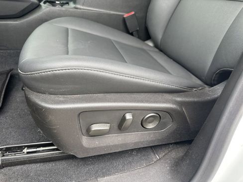 Used 2024 Chevrolet Colorado LT w/ LT Convenience Package III AWD/4WD image 13