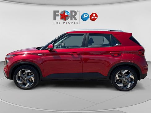 Used 2023 Hyundai Venue SEL FWD image 2