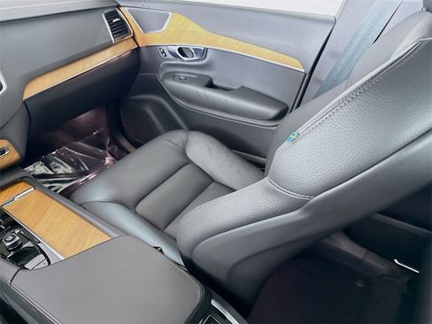 Certified 2025 Volvo XC90 B6 Plus w/ Protection Package Premier image 24