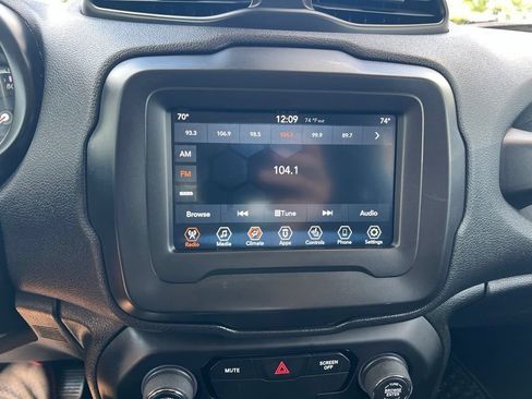 Used 2020 Jeep Renegade Latitude w/ Cold Weather Group AWD/4WD image 33